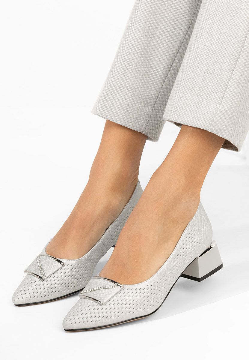 Bílé lodičky na hrubém podpatku Jennie