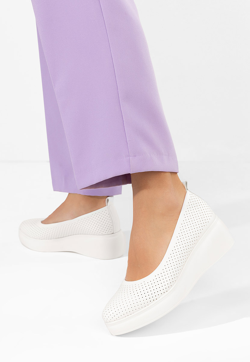 Bílé lodičky na platformě Danetia