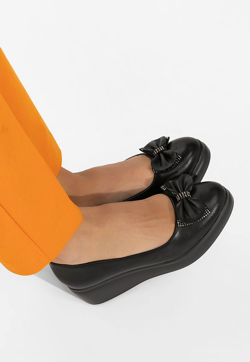 Černé lodičky na platformě Liliane