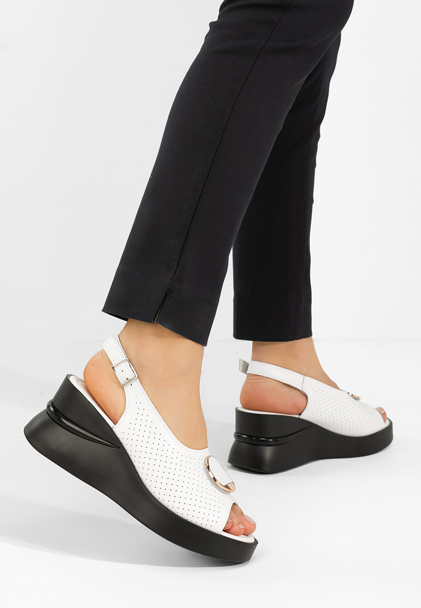 Bílé kožené sandály na klínku Zinalia