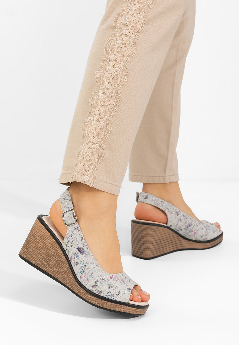 Šedé kožené sandály na klínku Samiria