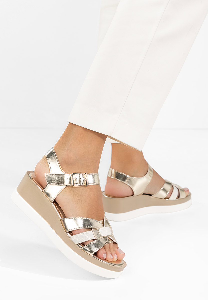 Zlaté sandály na klínku Barkita