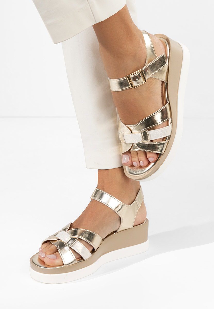 Zlaté sandály na klínku Barkita