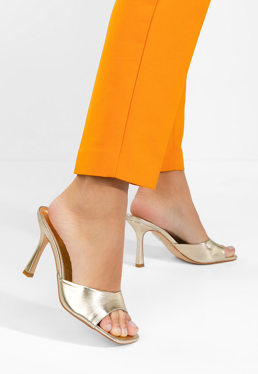 Zlaté pantofle na podpatku Elseia