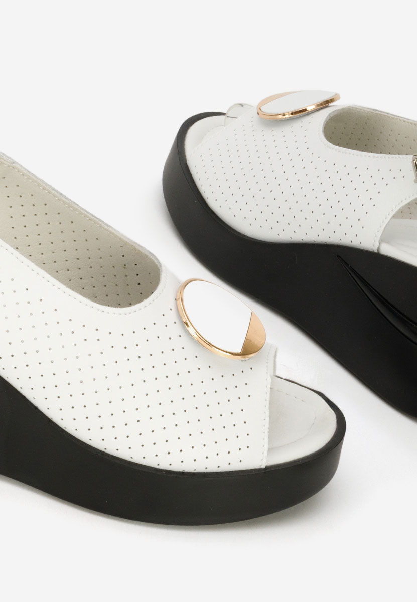 Bílé kožené sandály na klínku Zinalia