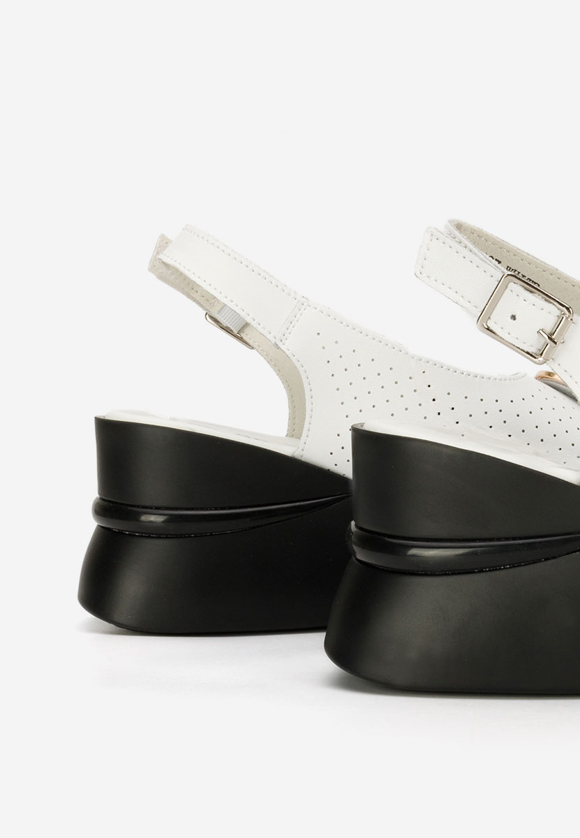 Bílé kožené sandály na klínku Zinalia