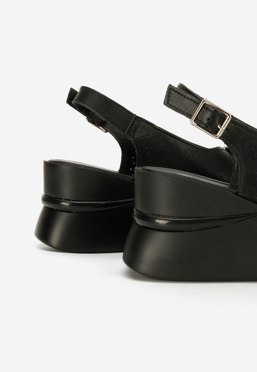 Černé kožené sandály na klínku Zinalia