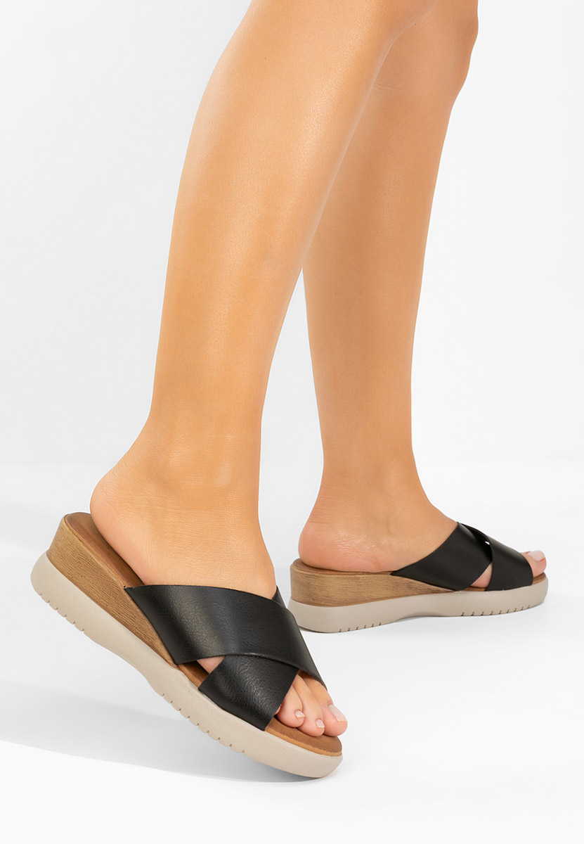 Černé pantofle na platformě Jadie