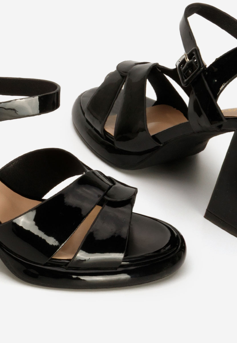 Černé sandály na podpatku Lorenda