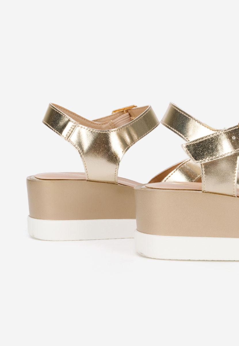 Zlaté sandály na klínku Barkita