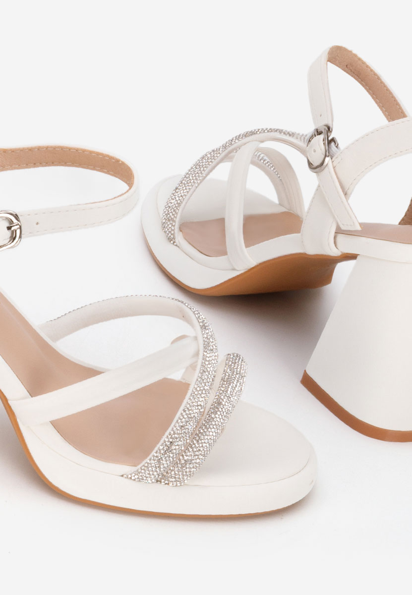 Bílé sandály na podpatku Castelia