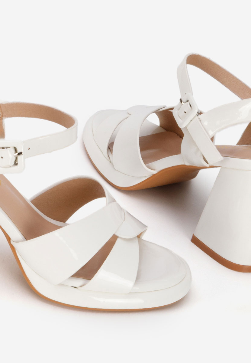 Bílé sandály na podpatku Lorenda