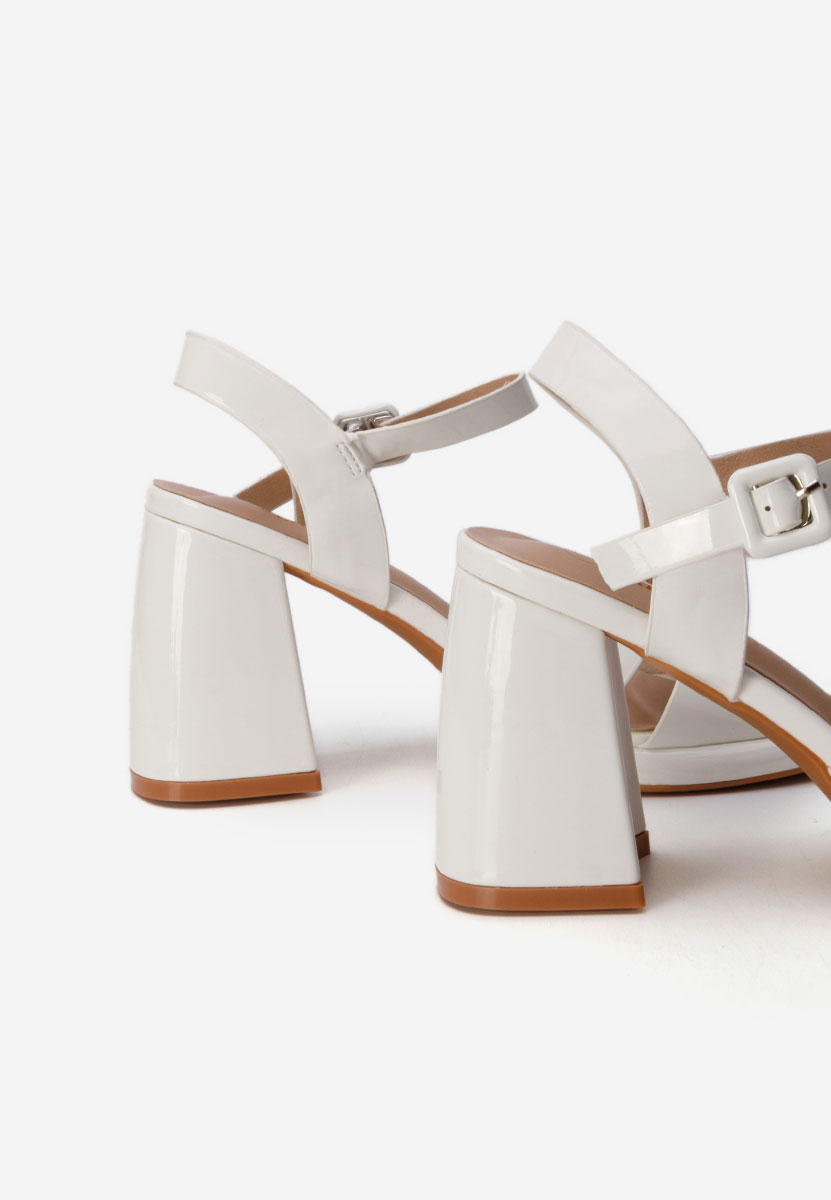 Bílé sandály na podpatku Lorenda