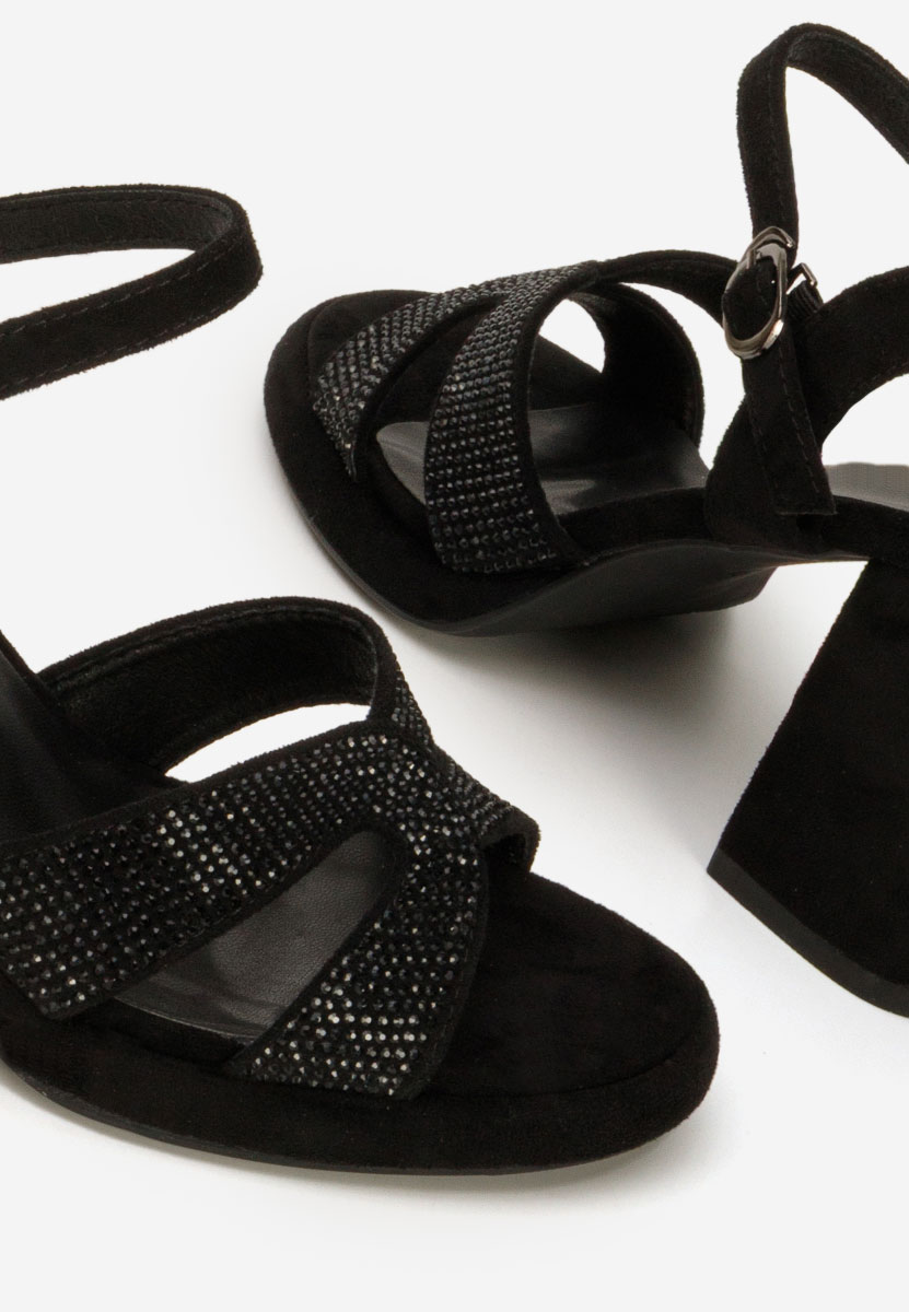 Černé sandály na podpatku Madrigal