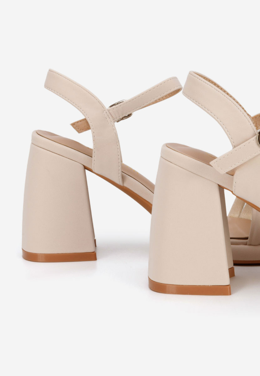 Béžové sandály na podpatku Castelia
