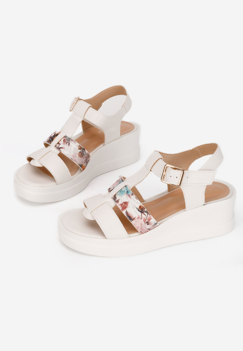 Bílé sandály na klínku Anastasis