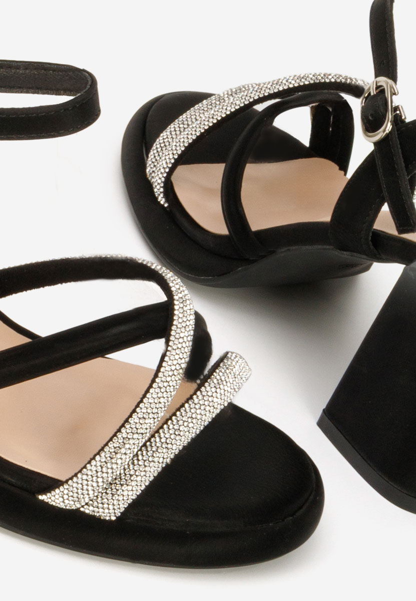 Černé sandály na podpatku Castelia