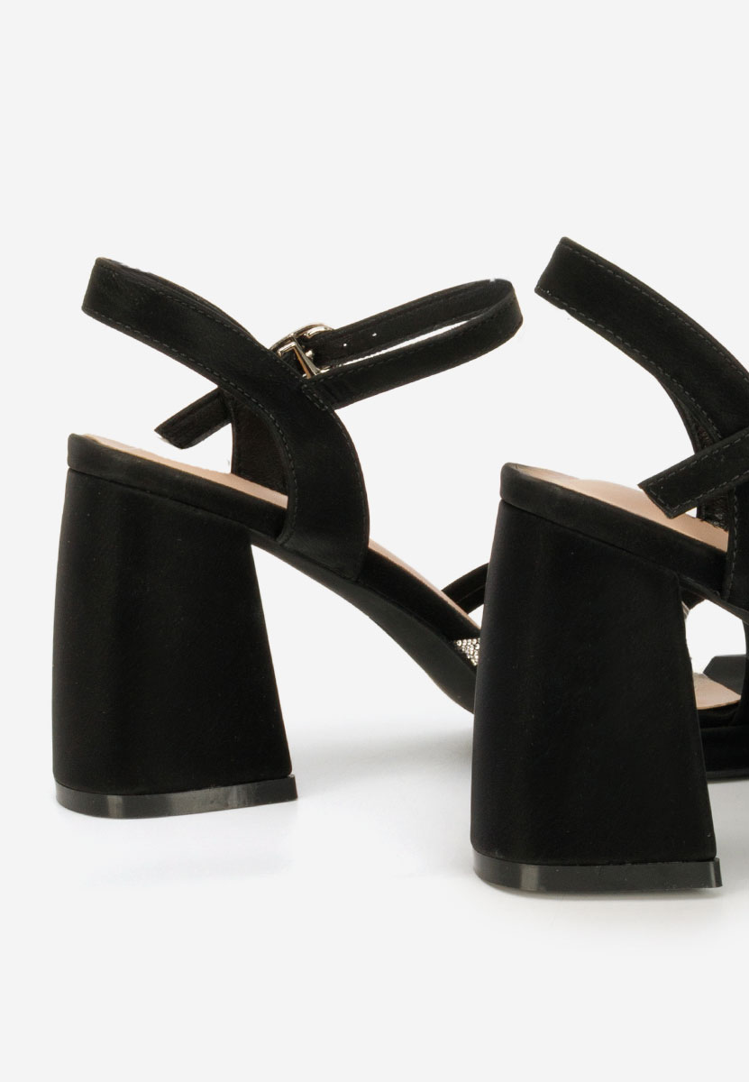 Černé sandály na podpatku Castelia