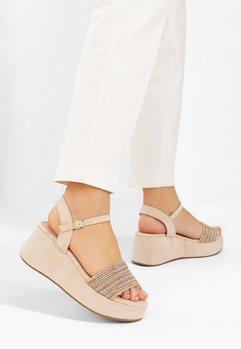 Viacfarebné sandály na platformě Yvania