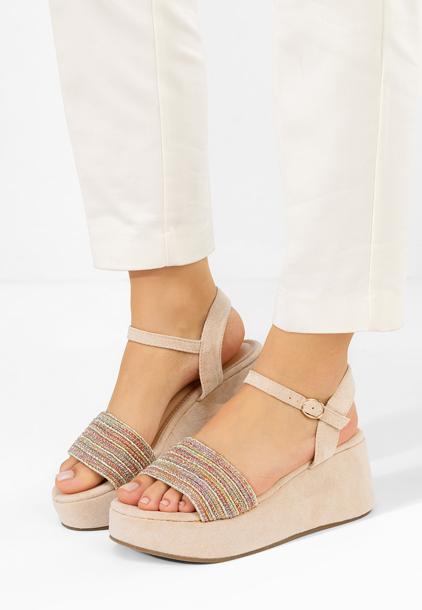 Viacfarebné sandály na platformě Yvania