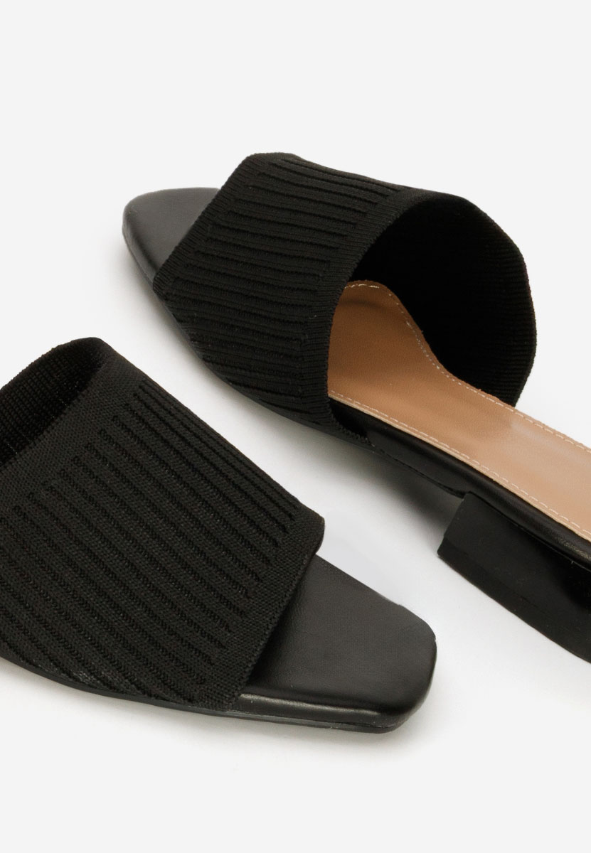 Černé pantofle na podpatku Alinia