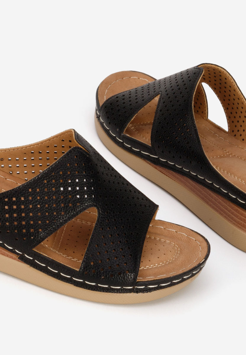 Černé pantofle na klínku Hermana