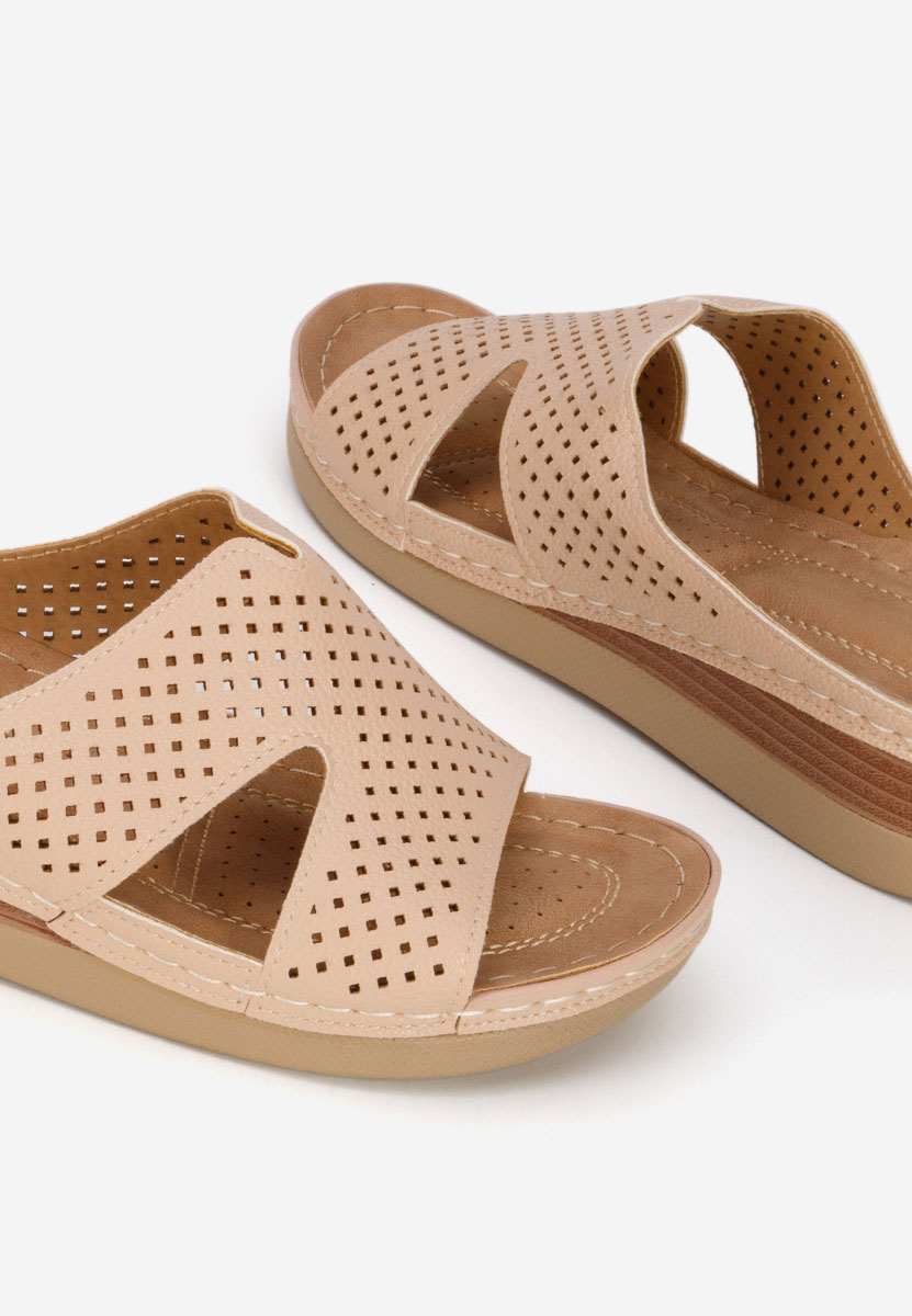 Béžové pantofle na klínku Hermana