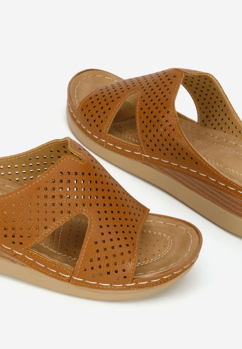 Camelové pantofle na klínku Hermana