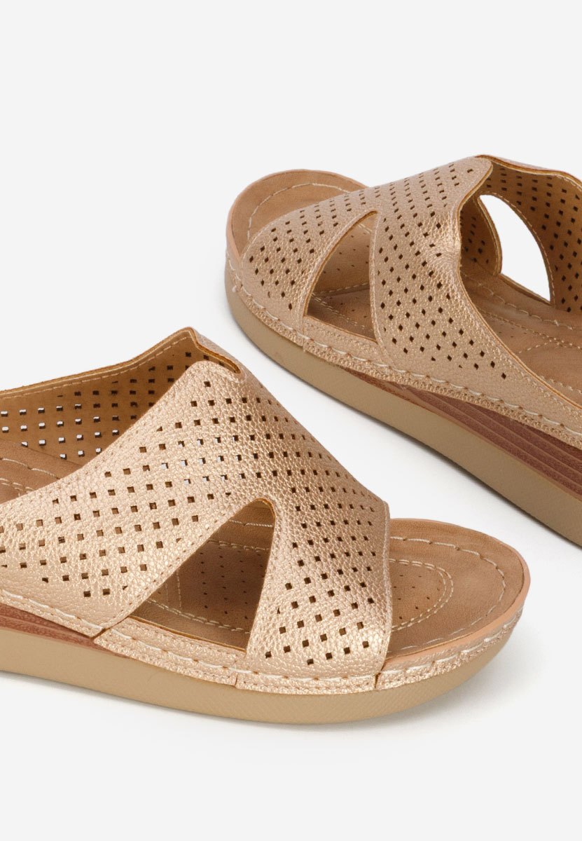 Champagne pantofle na klínku Hermana