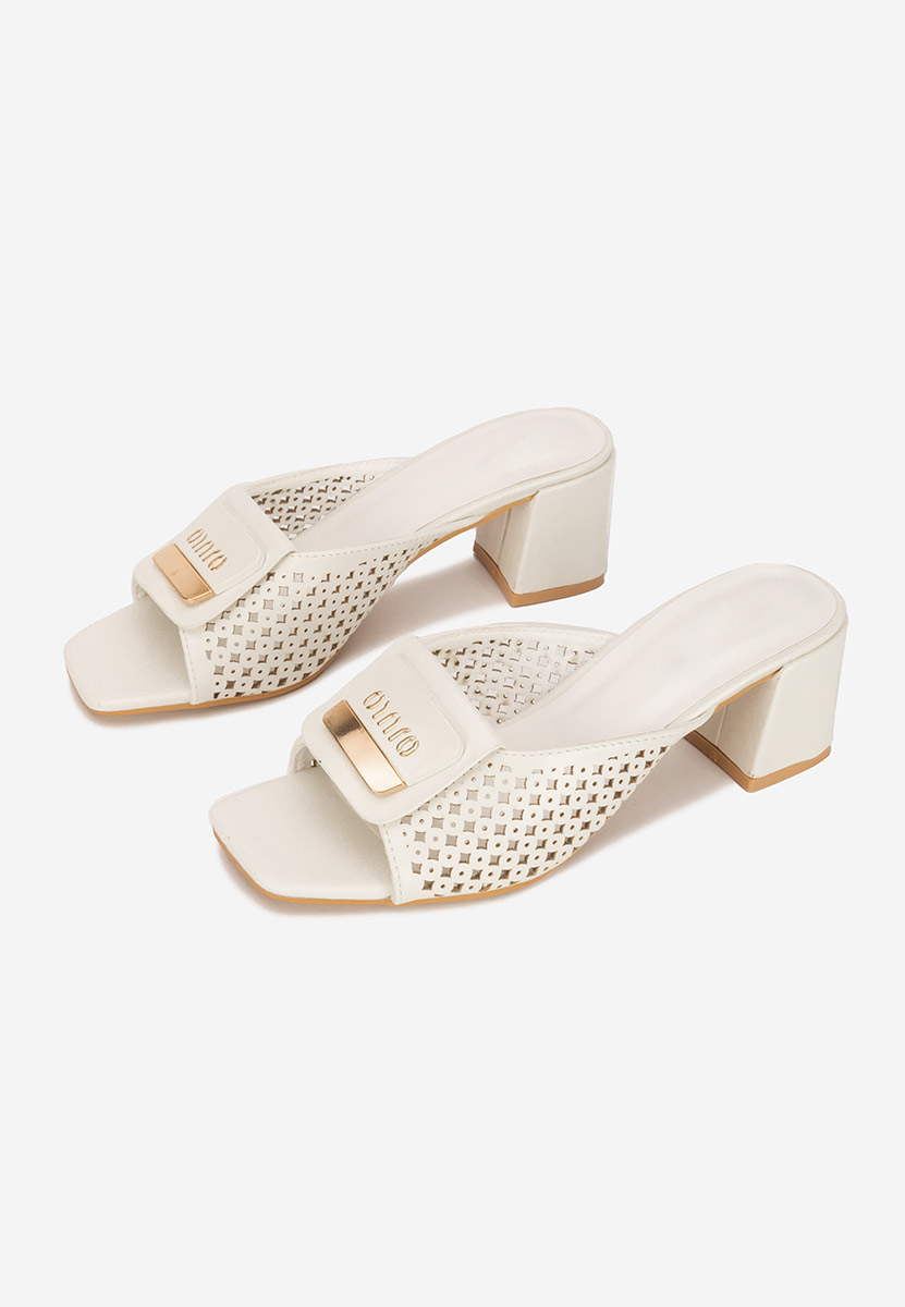 Bílé pantofle na podpatku Carmenia