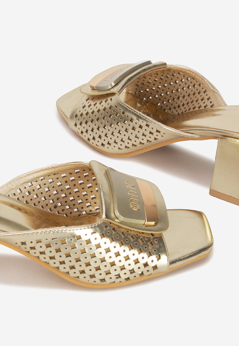 Zlaté pantofle na podpatku Carmenia