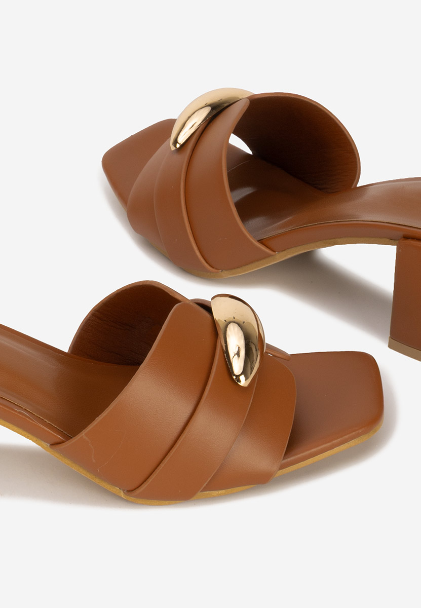 Camelové pantofle na podpatku Siminea