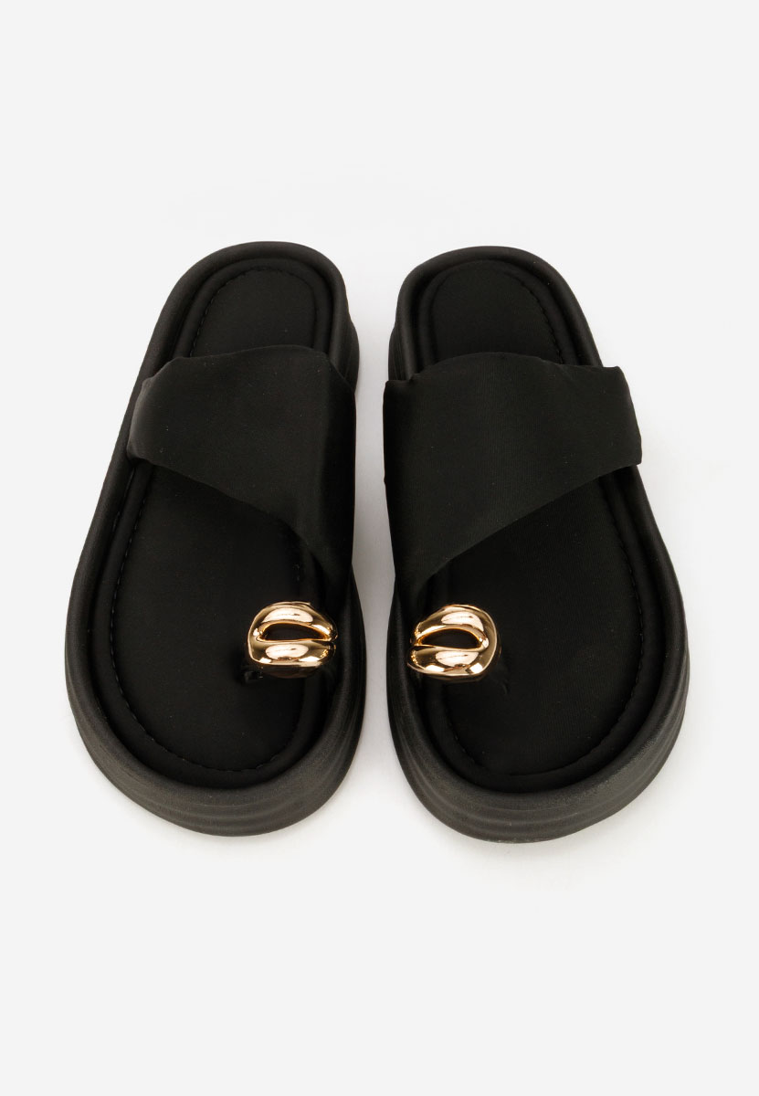 Černé pantofle na platformě Alezzia