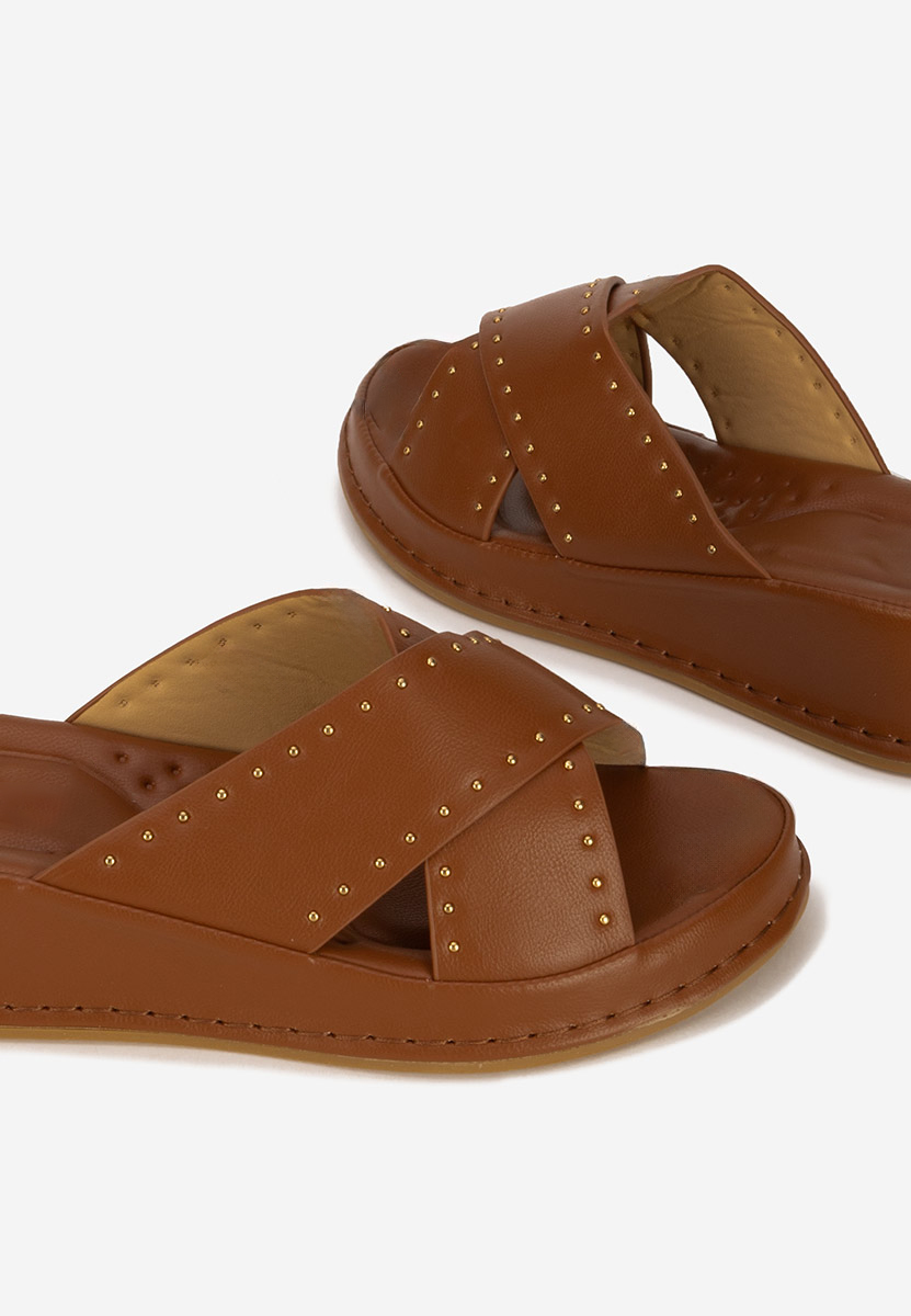 Camelové pantofle na platformě Hannia