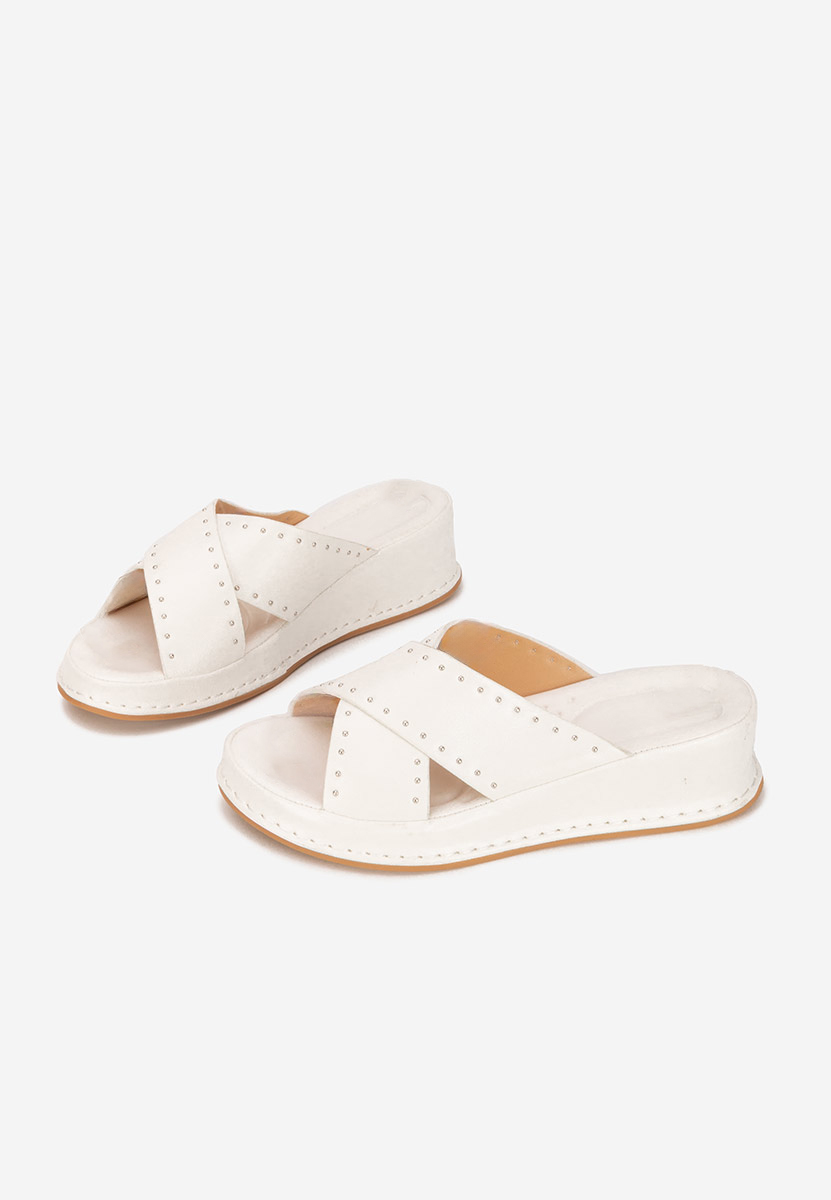 Bílé pantofle na platformě Hannia