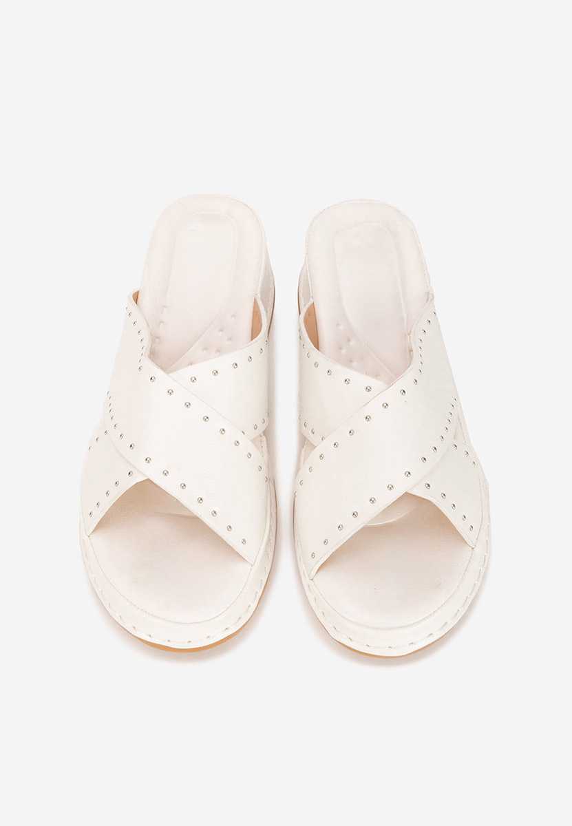 Bílé pantofle na platformě Hannia