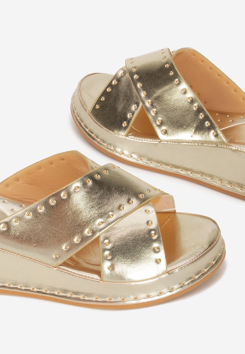 Zlaté pantofle na platformě Hannia