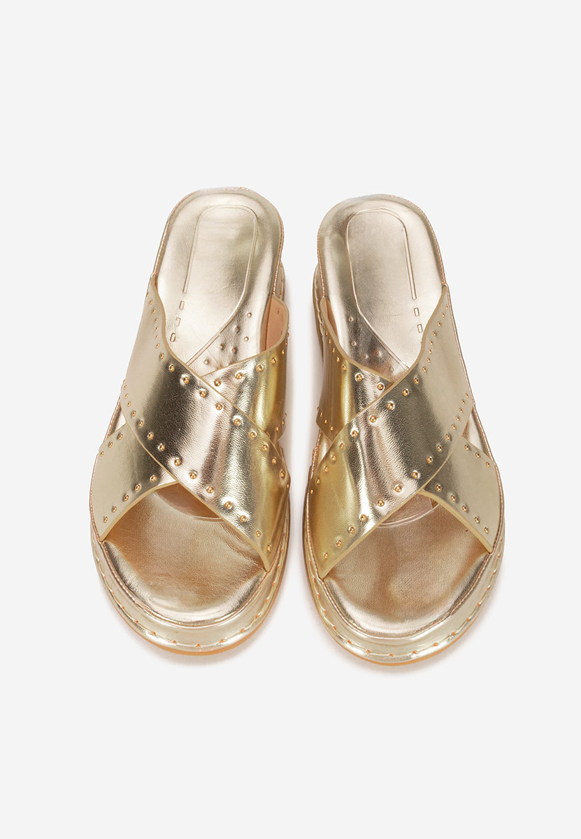 Zlaté pantofle na platformě Hannia