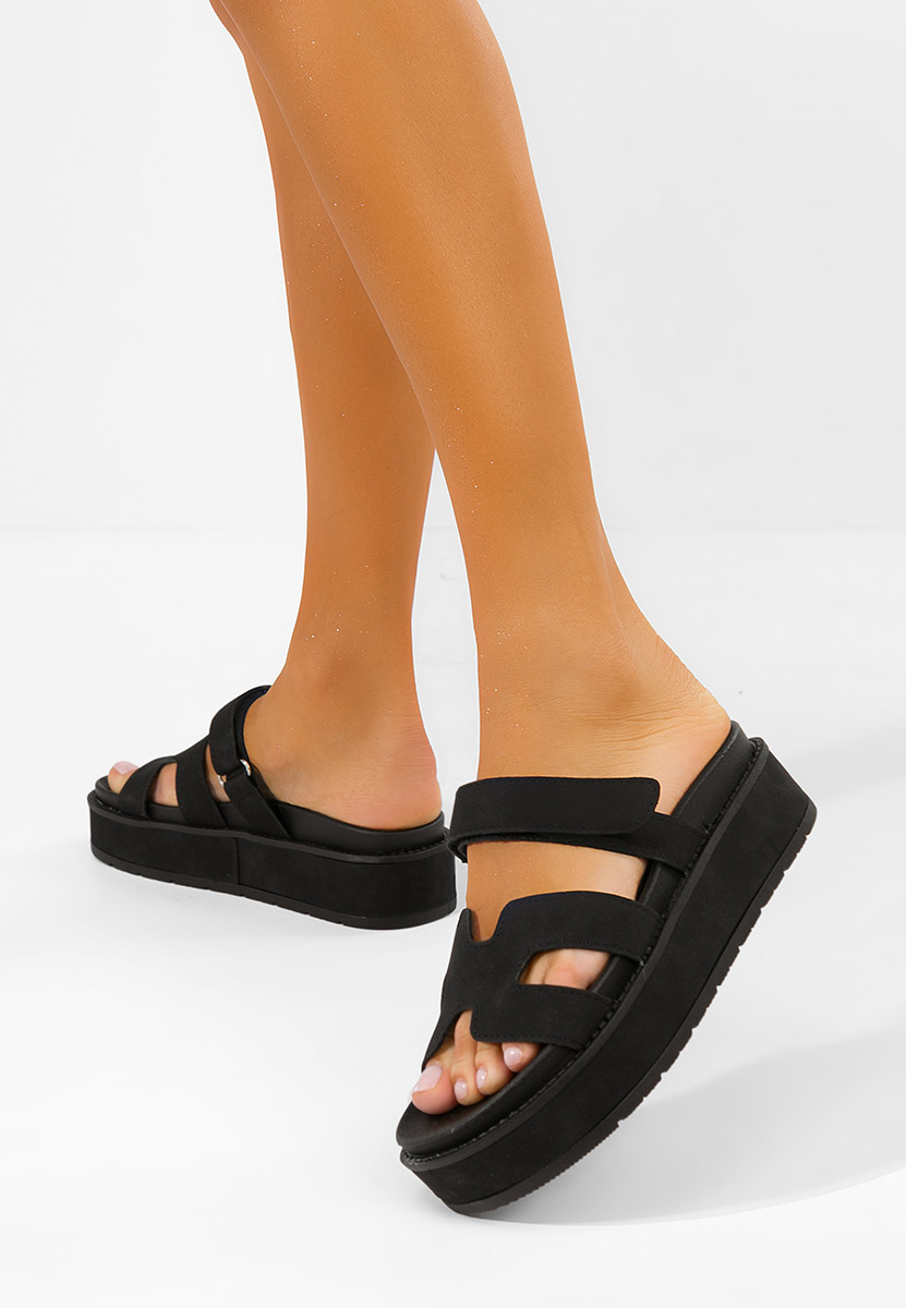 Černé pantofle na platformě Versilia