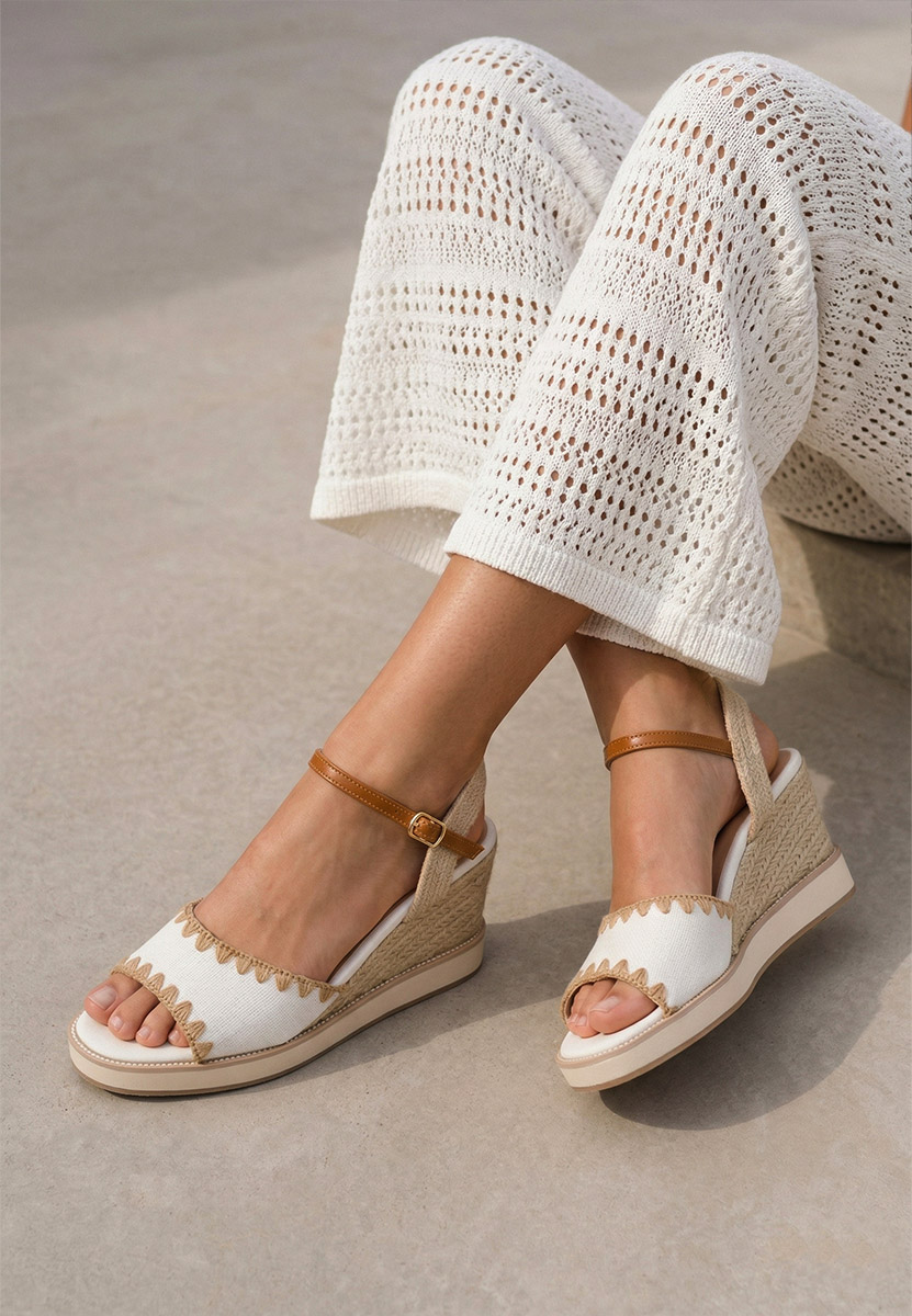 Bílé sandály na klínku Myrta