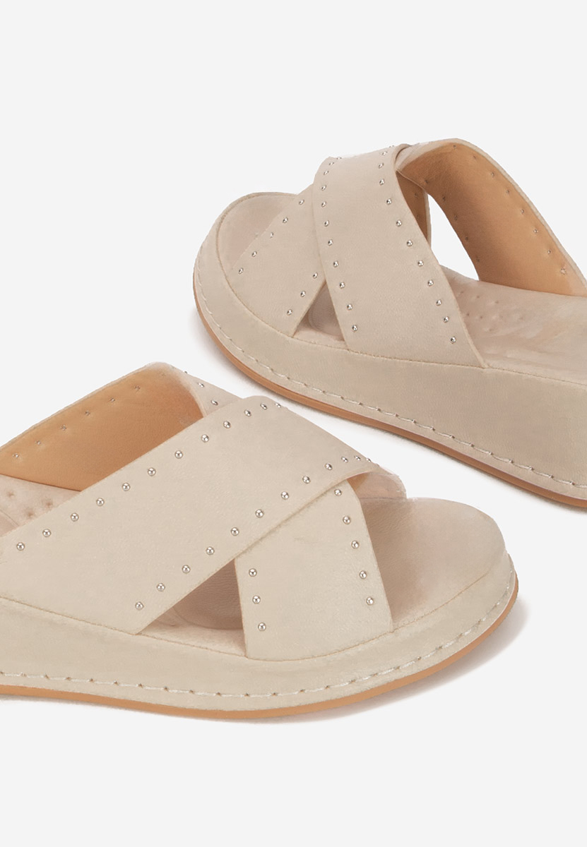 Béžové pantofle na platformě Hannia