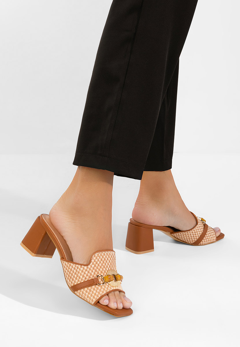 Camelové pantofle na podpatku Olenna