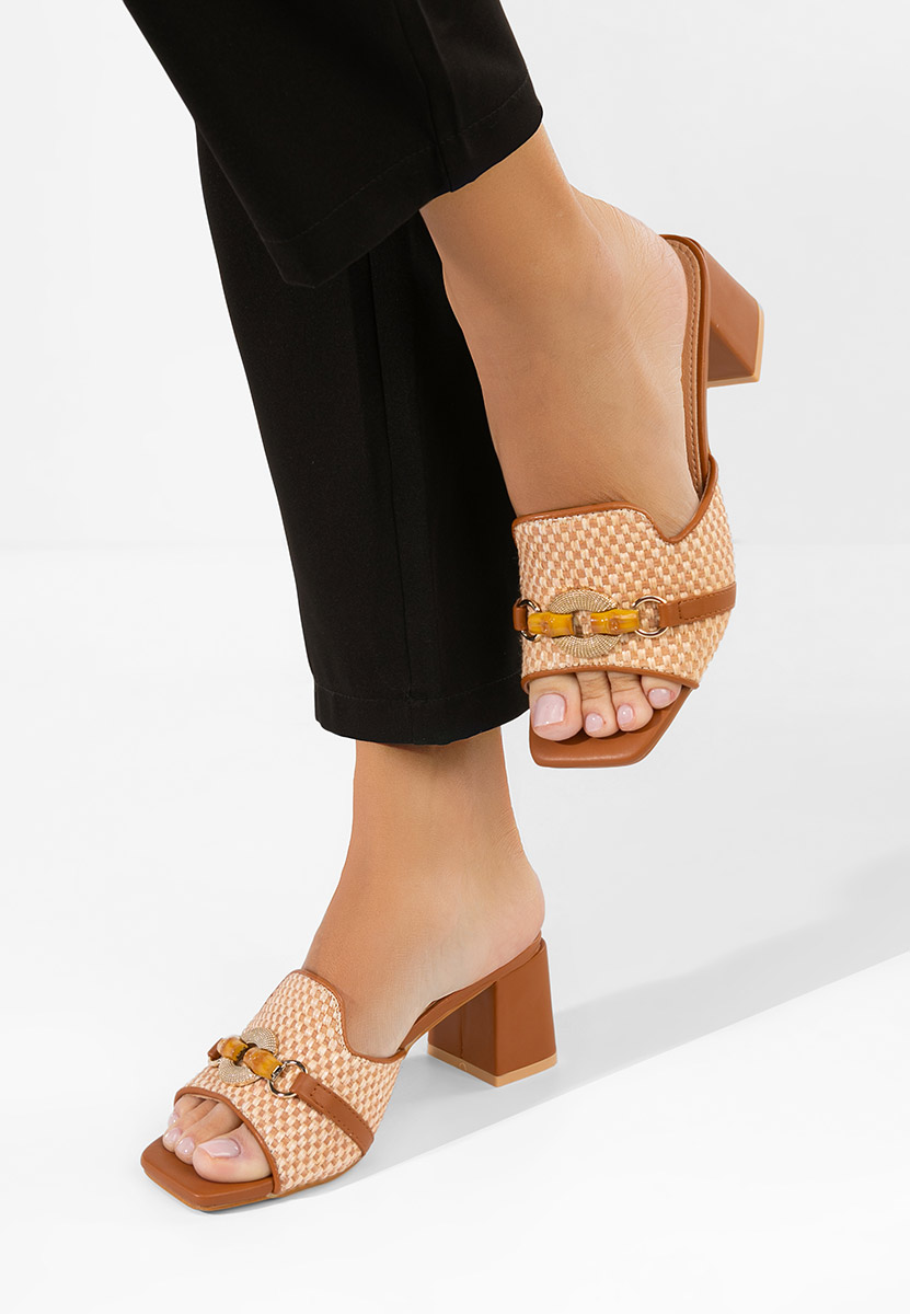 Camelové pantofle na podpatku Olenna