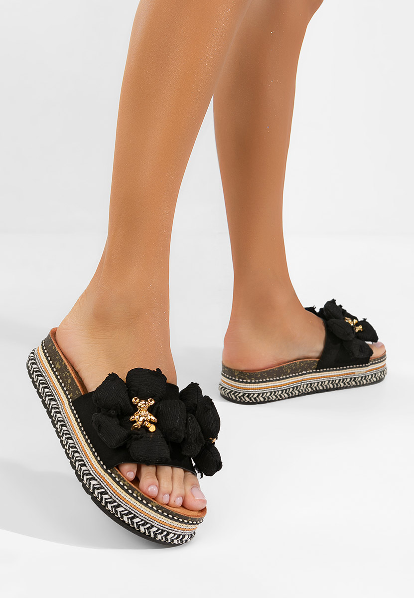 Černé pantofle na platformě Amnia