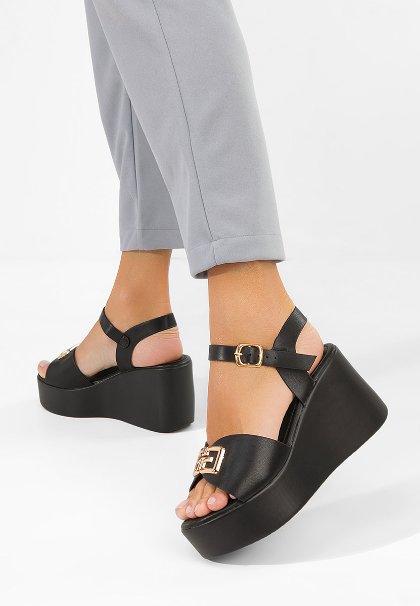 Černé sandály na platformě Geogiana