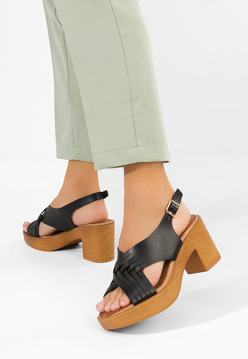 Černé sandály na podpatku Kimy