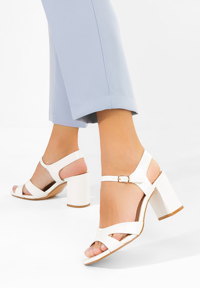 Bílé sandály na podpatku Iustima