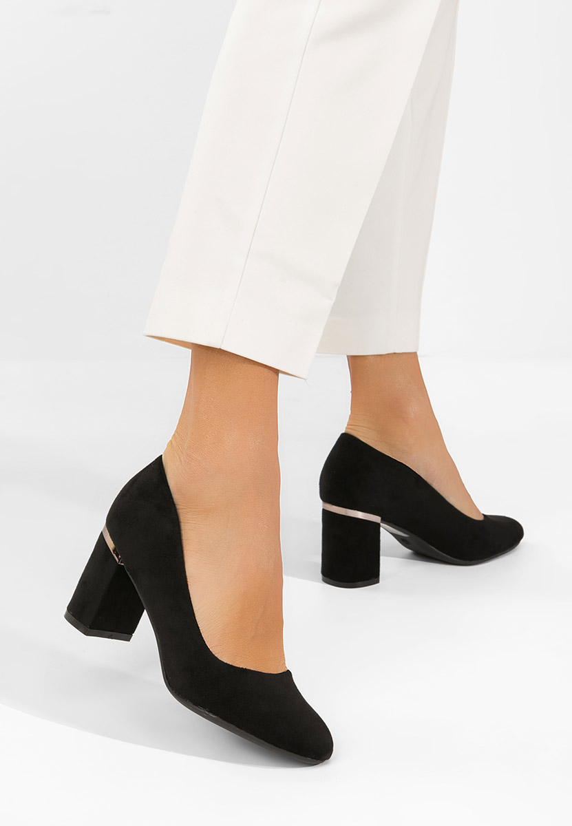 Černé lodičky na hrubém podpatku Izaya