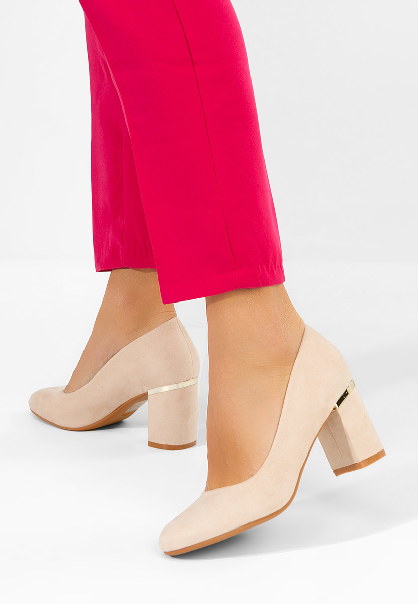 Béžové lodičky na hrubém podpatku Izaya